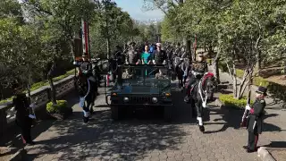¡Histórico! Salva de fusilería fue realizada por  Compañía de Cadetes mujeres en el aniversario de la Marcha de la Lealtad