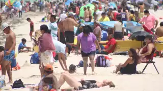 Miles de visitantes abarrotan las zonas turísticas de Progreso 