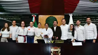Entregan Mérito Médico de Campeche a Reyna del Carmen Romero Ortiz