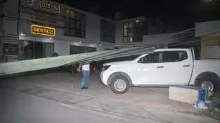 Caída de poste cierra tramo de la avenida Luis Donaldo Colosio en Campeche   