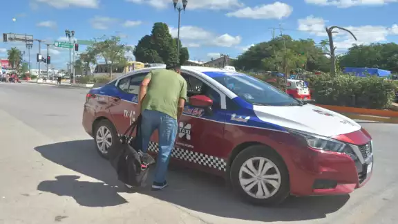 FUTV reprueba nuevas medidas del IET que prohíben subir a más pasajeros a un taxi FUTV reprueba nuevas medidas del IET que prohíben subir a más pasajeros a un taxi
