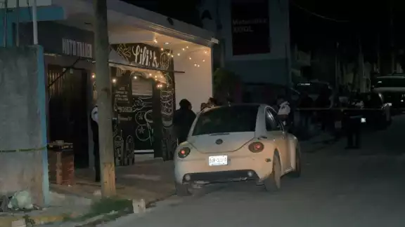 La balacera ocurrió afuera de un moto taller.