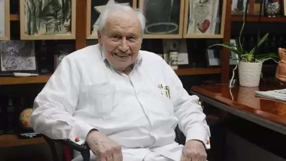 Don Mario Renato Menéndez Rodríguez, fundador de los diarios Por Esto! Don Mario Renato Menéndez Rodríguez, fundador de los diarios Por Esto!