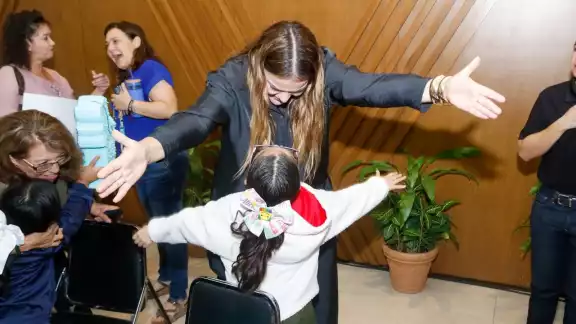 Cecilia Patrón informó que se pondrá en marcha el programa Con Dinno, Di No al abuso. Cecilia Patrón informó que se pondrá en marcha el programa Con Dinno, Di No al abuso.