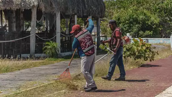 Acusan ceses injustificados y humillación de trabajadores. Acusan ceses injustificados y humillación de trabajadores.