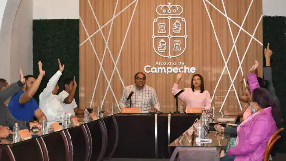 Durante una sesión del Cabildo se amonestó públicamente a la regidora en funciones de alcaldesa, Martha Camacho Sánchez, ya que no acata lo que se le pide.