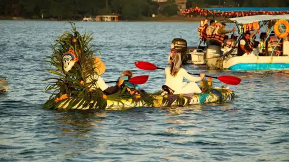 La participación superó las expectativas alrededor de 50 lanchas y pontones se sumaron al recorrido