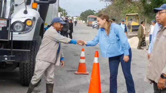 Cecilia Patrón informó de los avances en repavimentación y bacheo.