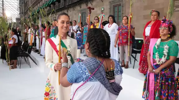 Así recibió Claudia Sheinbaum el Bastón de Mando en el Zócalo: FOTOS Así recibió Claudia Sheinbaum el Bastón de Mando en el Zócalo: FOTOS