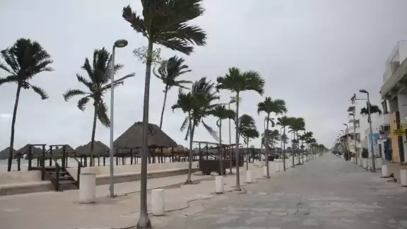 Beryl ingresó a suelo yucateco como Huracán Categoría 1; sin embargo, como se fue desplazando por el territorio, se fue degradando Beryl ingresó a suelo yucateco como Huracán Categoría 1; sin embargo, como se fue desplazando por el territorio, se fue degradando
