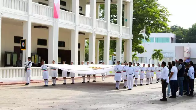 Chetumalenses reprueban festejos de aniversario