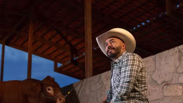 Lupillo Rivera causa polémica por su playita de “Diddy" Combs en los Premios Billboard