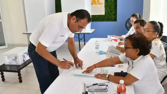 Académicos votan para validar contrato colectivo