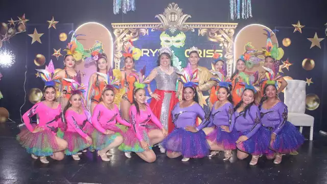 Soberanos de la comunidad LGBT+ reciben cetro y corona