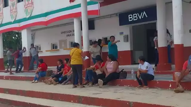 Trabajadores sindicalizados al servicio del ayuntamiento piden su pago antes del cambio de administración