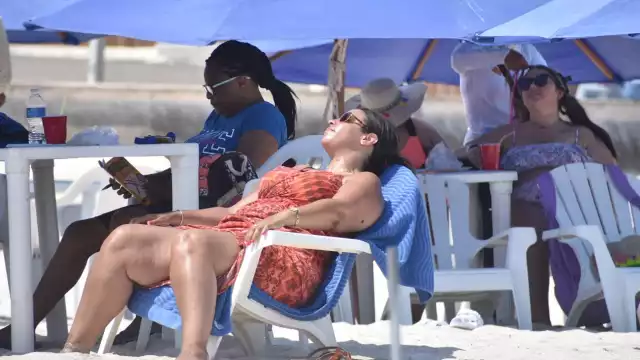 La mayor parte de los turistas decidieron quedarse en Progreso y disfrutar de la brisa, las aguas del mar y la tranquilidad del puerto