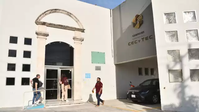 Tras dos días de paro laboral en los siete planteles del Cecytec, los 500 trabajadores suspendieron su protesta