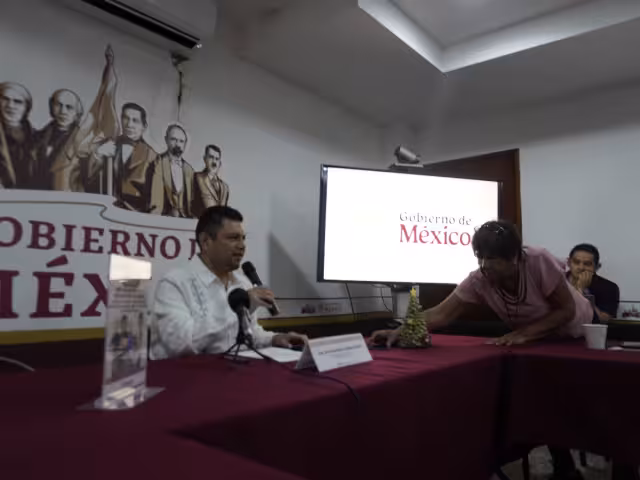 El aumento del salario mínimo no impactará directamente en las becas y pensiones