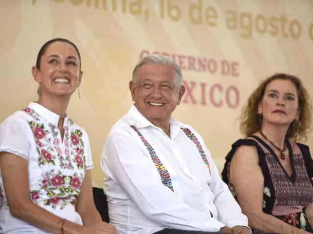 Claudia Sheinbaum Pardo y AMLO inaugurando una obra