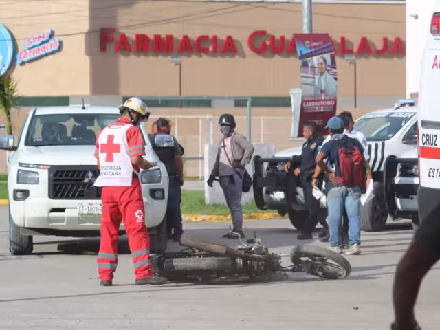 Choque entre camioneta y moto deja un lesionado en la avenida Colosio de Champotón
