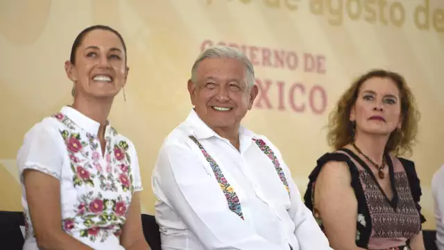 Claudia Sheinbaum Pardo y AMLO inaugurando una obra