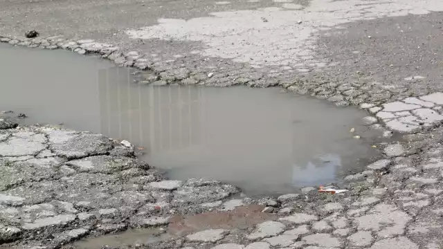 Exigieron bacheo, desazolve y la colocación de topes para prevenir accidentes