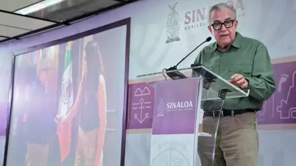 El mandatario sinaloense aseguró que se trabaja para que regresen los vuelos.