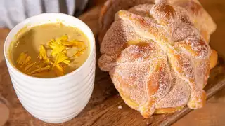 El atole de cempasúchil es una bebida tradicional para el Día de Muertos