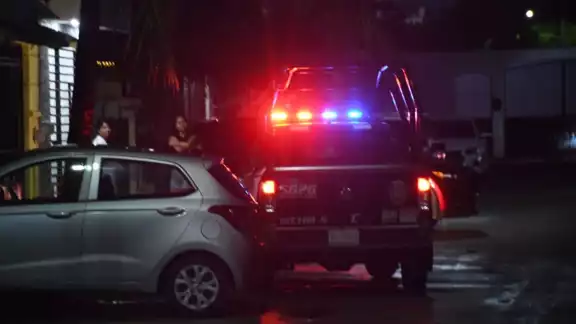 Policías se movilizan en el fraccionamiento Andalucía tras el reporte de un presunto secuestro. Policías se movilizan en el fraccionamiento Andalucía tras el reporte de un presunto secuestro.