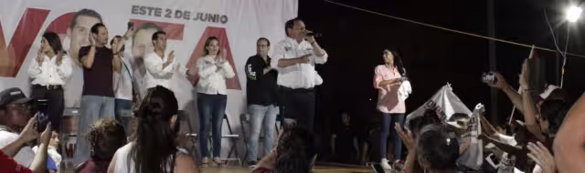 Joaquín Díaz Mena visita la Colonia Santa Rosa