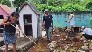  Con amor y dedicación, embellecen cementerio de Temozón