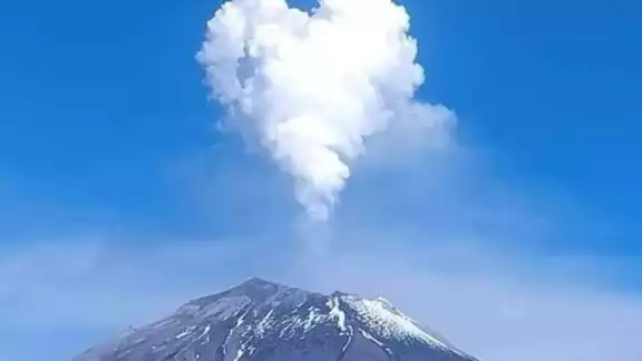 Don Goyo le manda amor a México; la fumarola del Popocatépetl que le está dando vuelta al mundo