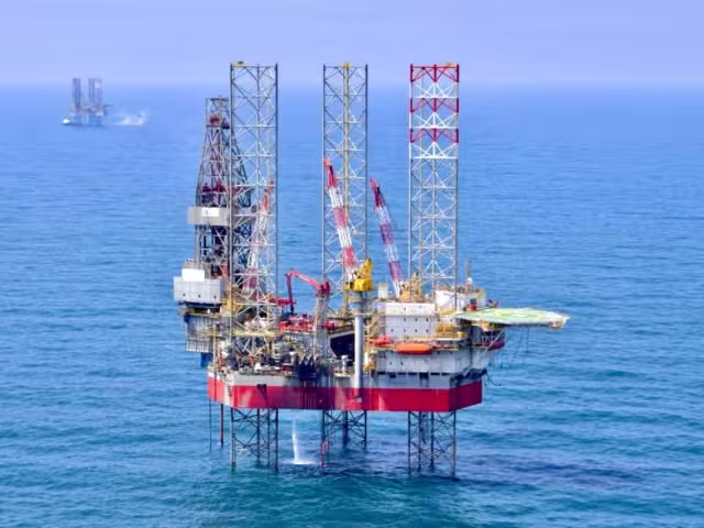 Un análisis de Fitch Ratings advierte que Pemex requerirá un apoyo significativo del Gobierno para cubrir sus necesidades financieras 