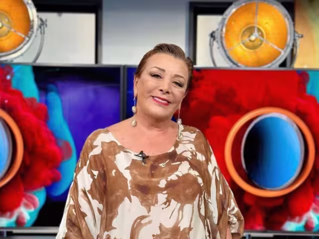 Sylvia Pasquel se molesta con la prensa al llegar al funeral de Silvia Pinal