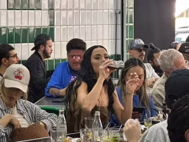 Katy Perry fue captada comiendo tacos en la CDMX