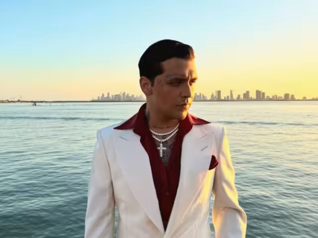 Afirman que el padre de Christian Nodal fue quien le aconsejó al cantante quitarle 9 millones de dólares a Cazzu