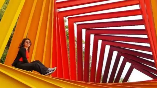 Nueva beca brinda apoyo de $2,200 mensuales para estudiantes