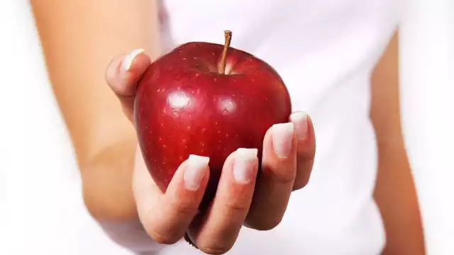 ¿Sabes por qué una manzana puede ayudarte a bajar de peso? esta es la principal razón