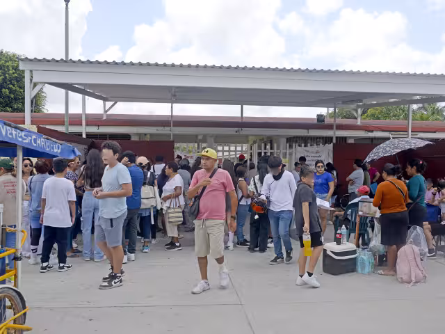 La beca “Rita Cetina”  beneficiará a más de  70 mil estudiantes  quintanarroenses con  mil 900 pesos cada  dos meses