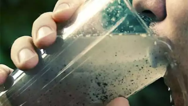 Casi mil personas enfermas por consumo de agua no segura en 2025