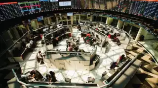 Bolsa Mexicana de Valores cierra al alza impulsada por industria, consumo básico y salud