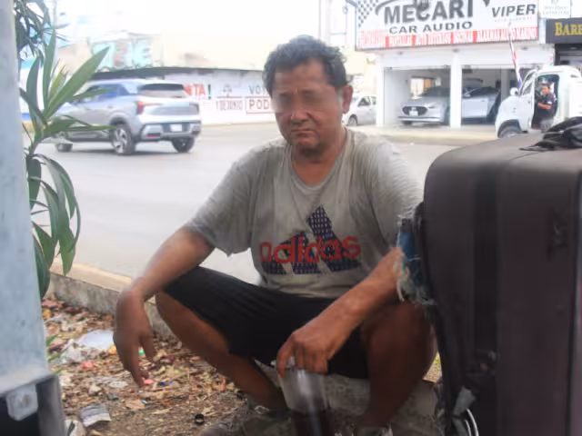 Para el pepenador, un buen día es cuando logra reunir 70 pesos por la venta de plásticos