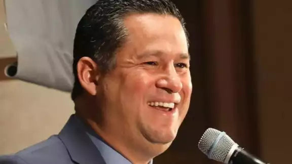 Diego Sinhue Rodrñiguez Vallejo, gobernador de Guanajuato Diego Sinhue Rodrñiguez Vallejo, gobernador de Guanajuato