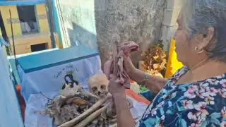 Se intensifica la limpieza de los huesos en panteón de Pomuch en Hecelchakán