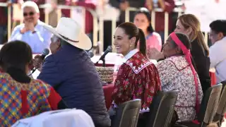 Presidenta Sheinbaum restituye tierras a comunidades rarámuri y firma históricos decretos en Chihuahua 