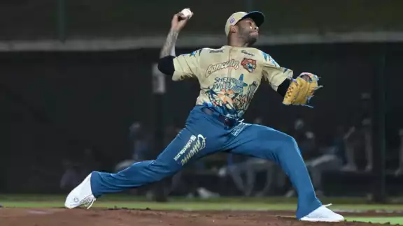 Xzavion Curry tuvo una salida brillante desde el montículo y se anotó la victoria del partido. Xzavion Curry tuvo una salida brillante desde el montículo y se anotó la victoria del partido.