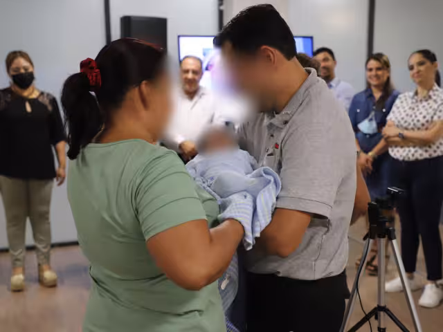 La reintegración de los pequeños a un nuevo entorno familiar se hace como garantía para que crezcan felices en un entorno saludable y en paz