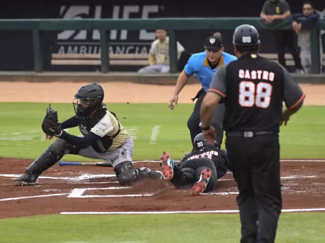 Los felinos lograron barrer a los Dos Laredos en el Beto Ávila de Cancún.