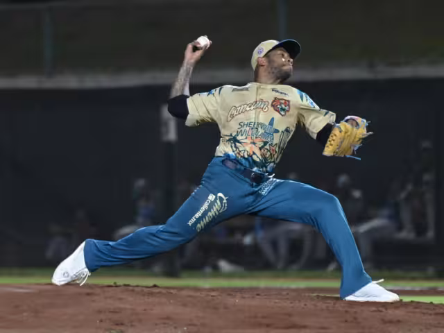 Xzavion Curry tuvo una salida brillante desde el montículo y se anotó la victoria del partido.