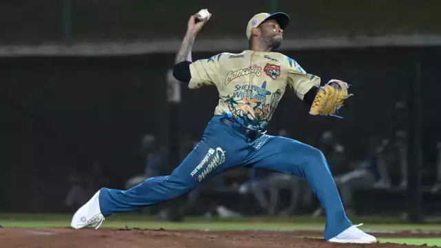 Xzavion Curry tuvo una salida brillante desde el montículo y se anotó la victoria del partido.